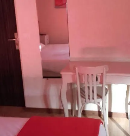 Hotell Ecusson Saint-Hilaire-de-Brethmas