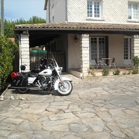 Hotel Ecusson Saint-Hilaire-de-Brethmas