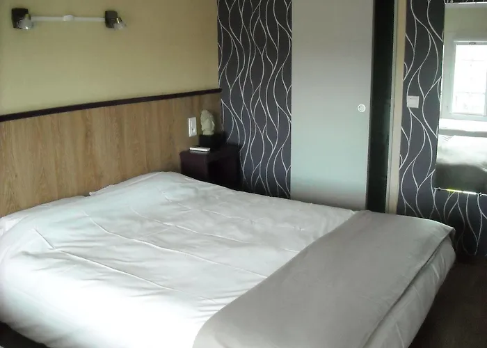 Hotel Ecusson Saint-Hilaire-de-Brethmas